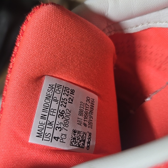 Girl’s Tweens Jrs sz 4 Coral Color Adidas shoes euc - Picture 10 of 11